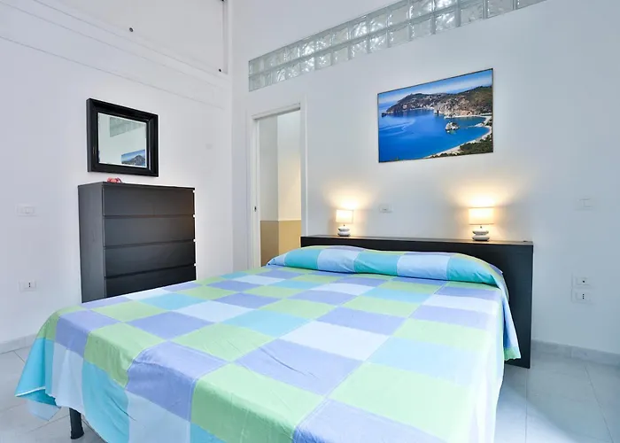 Guesthost - Lungomare Centro Σαλέρνο